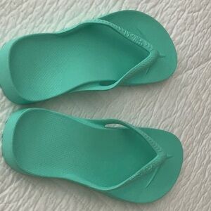 NWOT Archie’s Flip flops Womens size 8